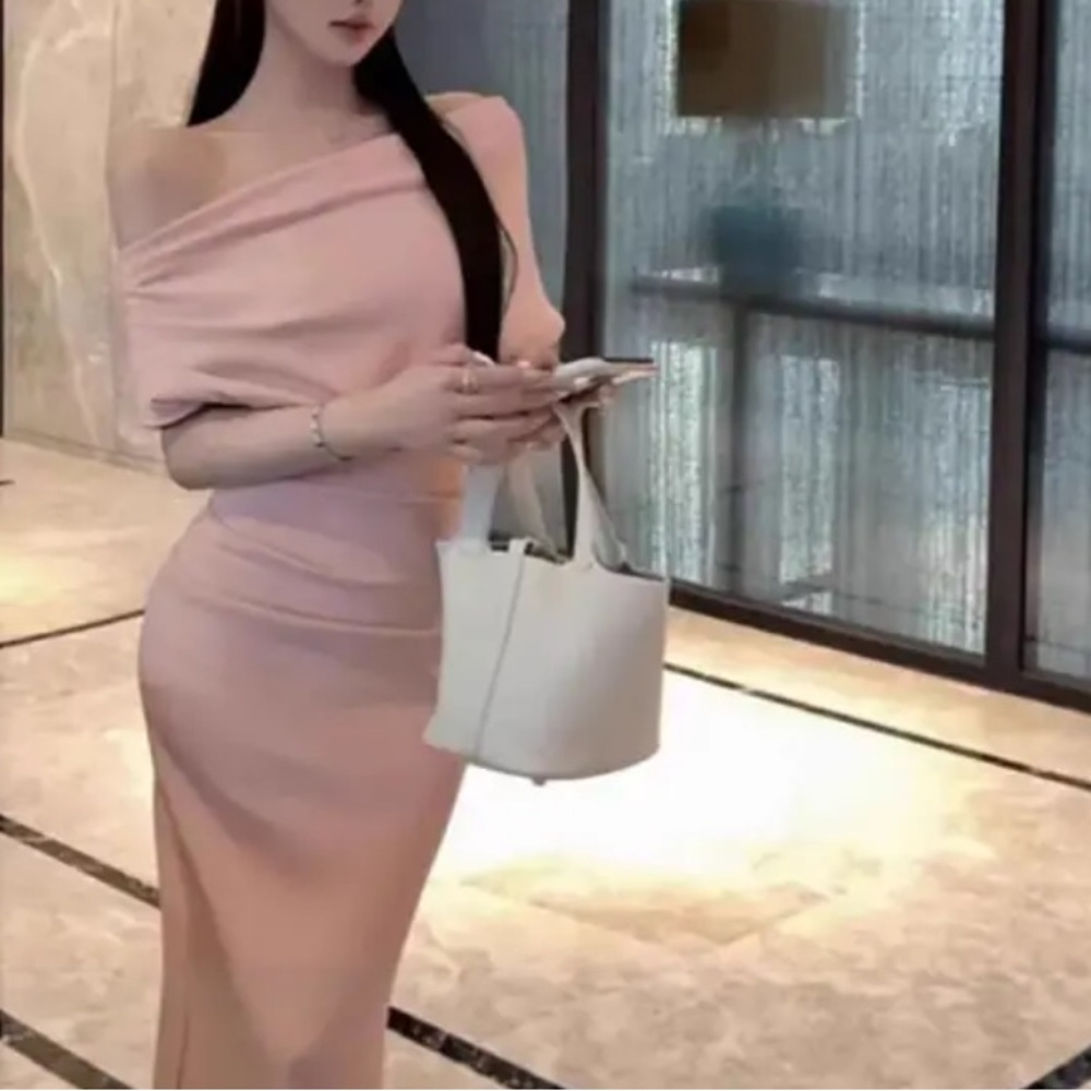 Off-Shoulder Pink Bodycon Midi Dress